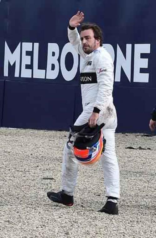 Alonso brak enkele ribben bij crash in Australië