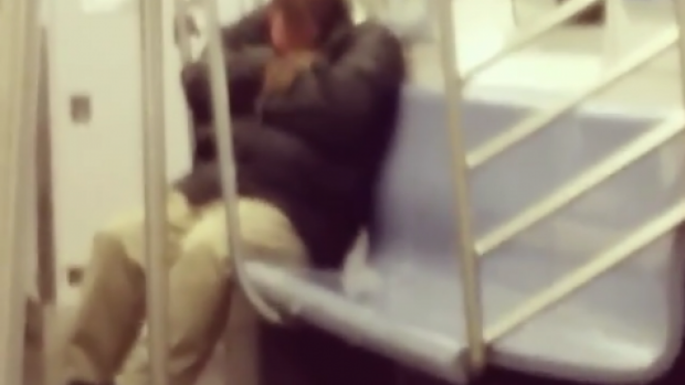 Daarom val je beter niet in slaap op de metro