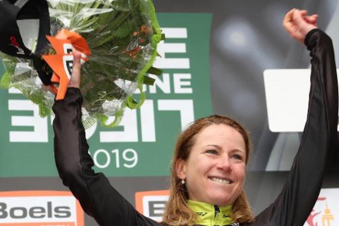 Van Vleuten soleert naar zege bij de vrouwen