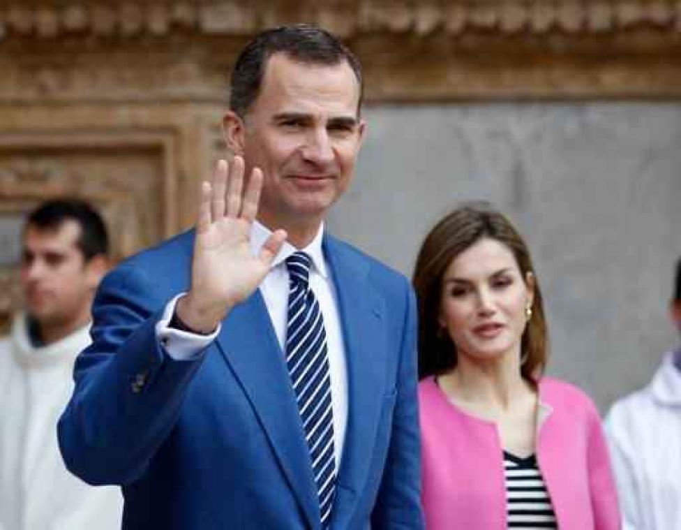 Spaanse koning Felipe VI geeft zichzelf en andere koninklijke familieleden opslag
