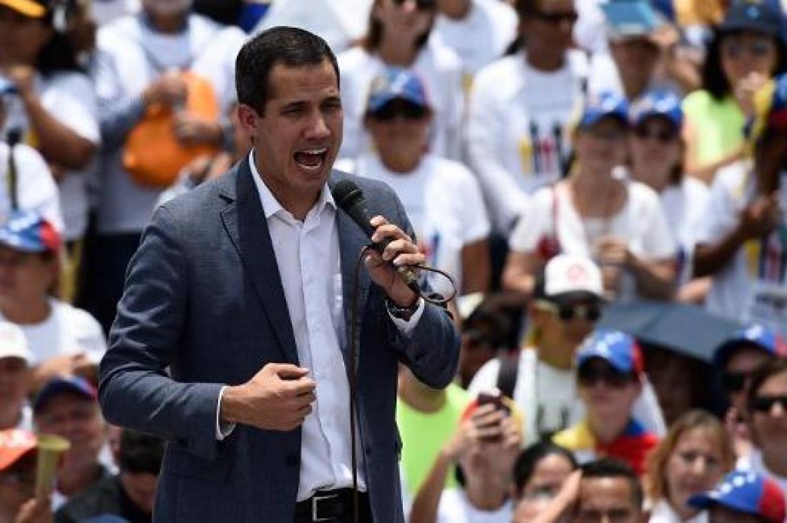 Colombiaanse president roept Venezolaans leger op om Guaido te steunen