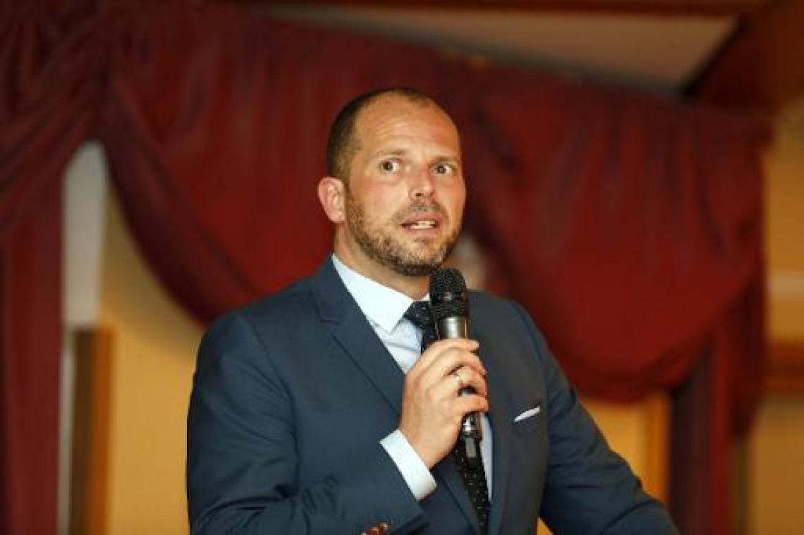Onderzoekers beschuldigen Theo Francken van plagiaat - Francken ontkent