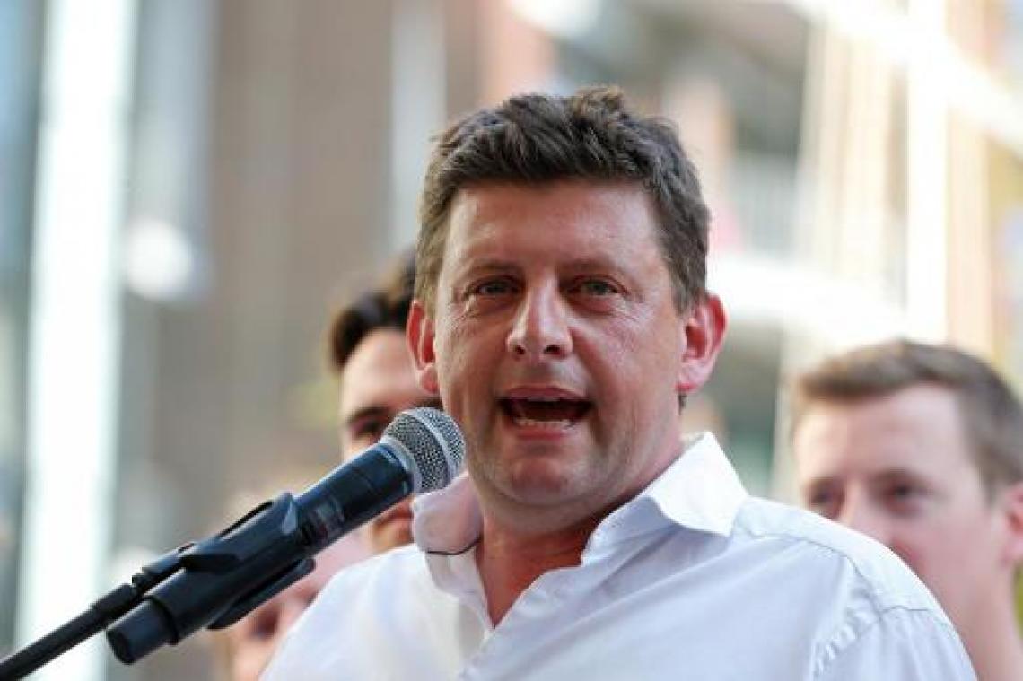 John Crombez belooft "deftig loon, goed pensioen en beste zorg"