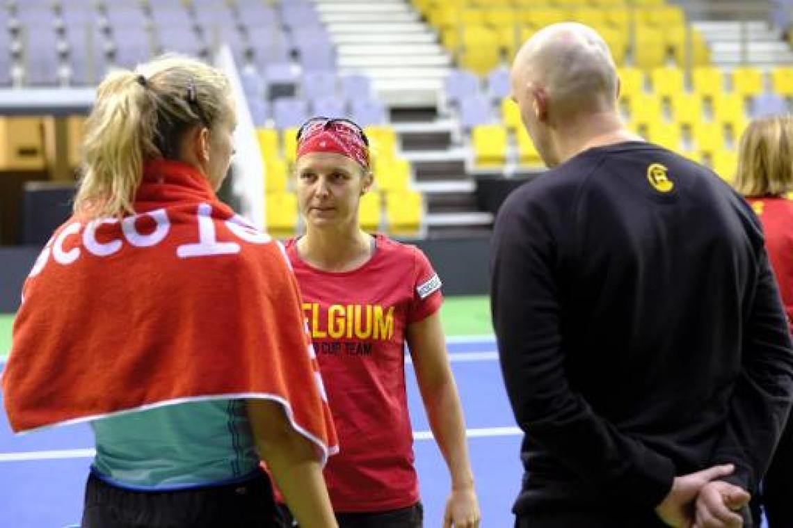 Mertens maakt vlot korte metten met Flipkens in Belgisch duel in eerste ronde