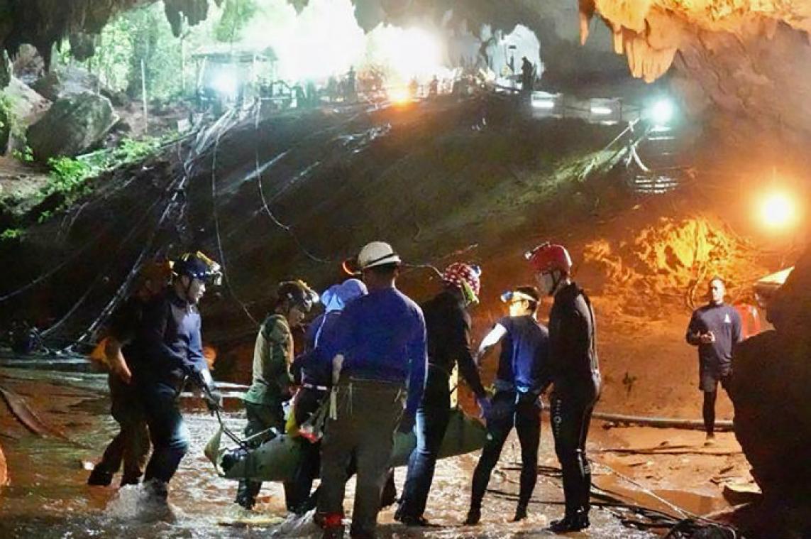 Netflix maakt tv-serie over reddingsoperatie van voetballertjes uit Thaise grot