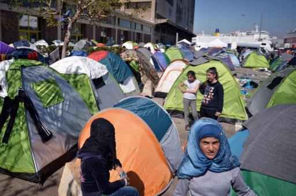 Vluchtelingen moeten haven van Piraeus verlaten