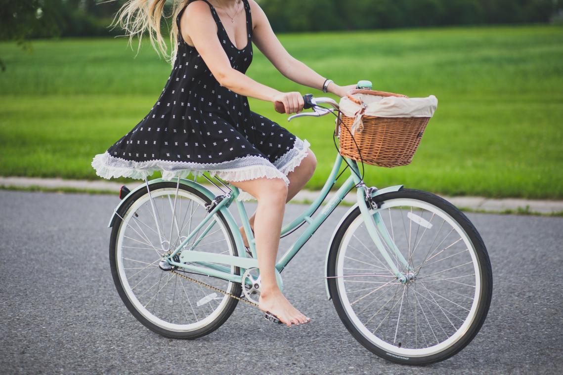 LIFEHACK. Fietsen met een jurkje doe je zo