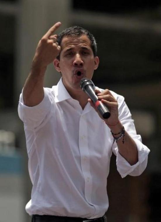 Guaido roept op om vreedzaam te manifesteren aan Venezolaanse legerkazernes
