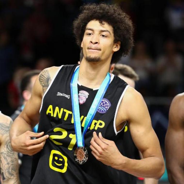 Champions League basket (m) - "Moeilijk te beschrijven wat je voelt voor 17.000 fans", zegt Bako na brons