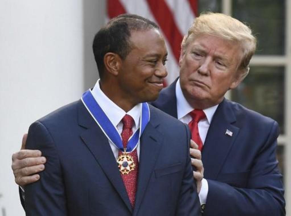 Golfer Tiger Woods krijgt Presidential Medal of Freedom opgespeld