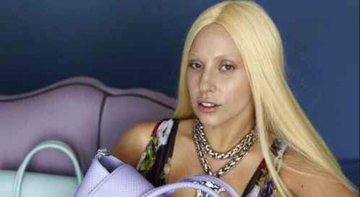 Gelekte foto's van shoot Lady Gaga voor Versace voor en na Photoshop  (hou u vast)
