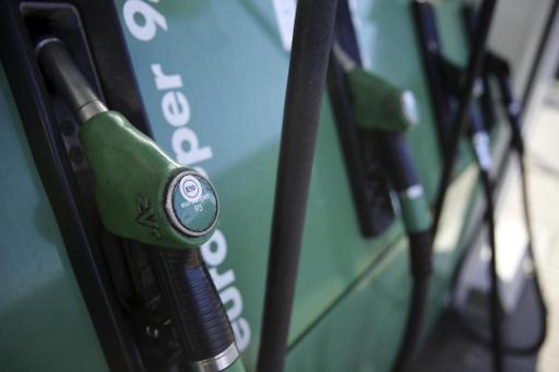 Benzineprijs daalt voor het eerst dit jaar