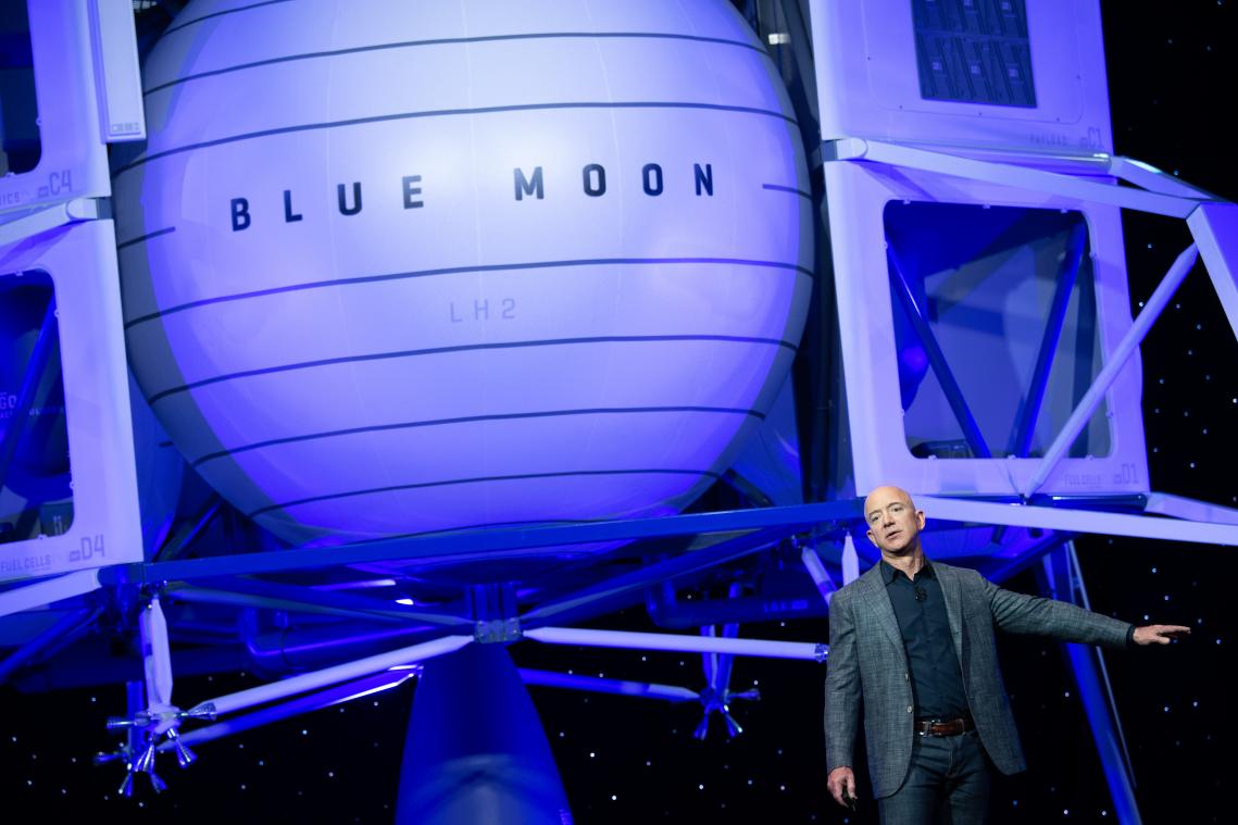Amazon-baas stelt maanlander Blue Moon voor