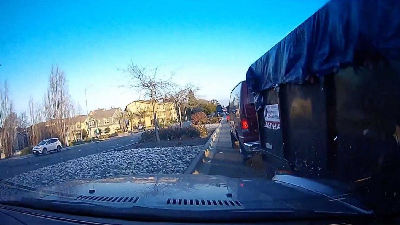 VIDEO. Daarom heeft een auto dus achteruitkijkspiegels
