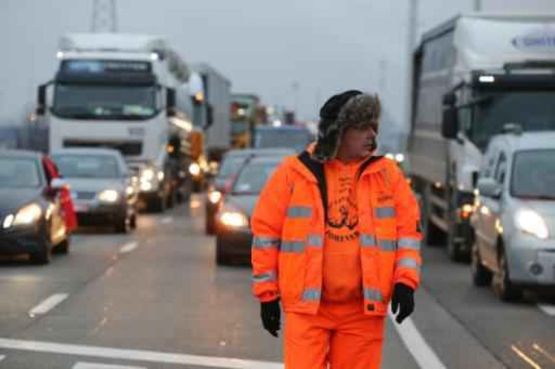 Ruim zes uur hinder door slachtafval op Gentse ring