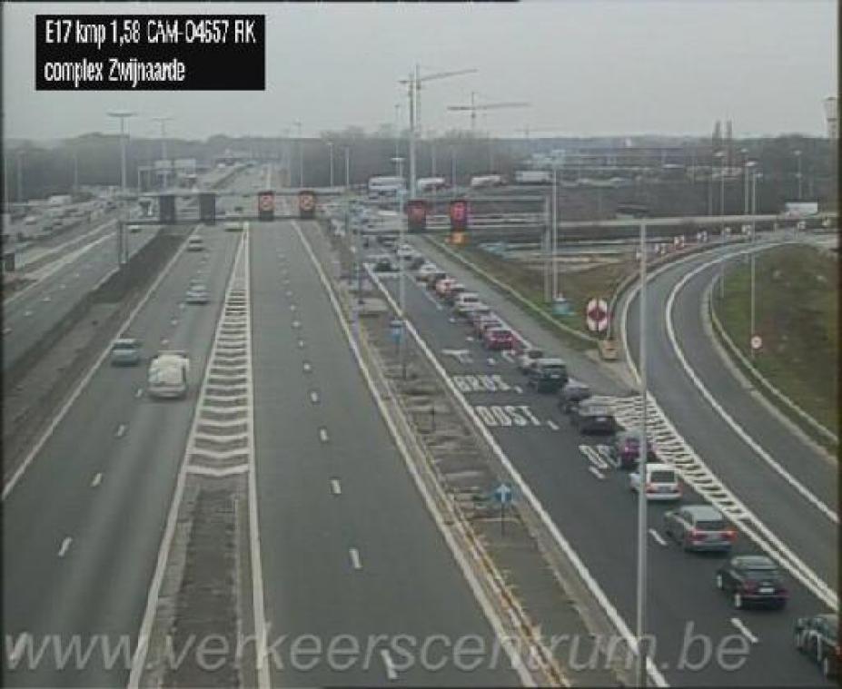 Naar de kust? Gebruik de twee rijstroken op het knooppunt Zwijnaarde
