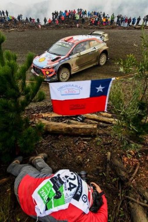 Thierry Neuville crasht zwaar in Chili