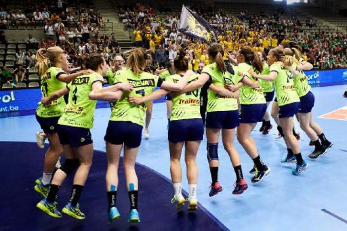 Bocholtse handbalvrouwen slepen belle uit de brand