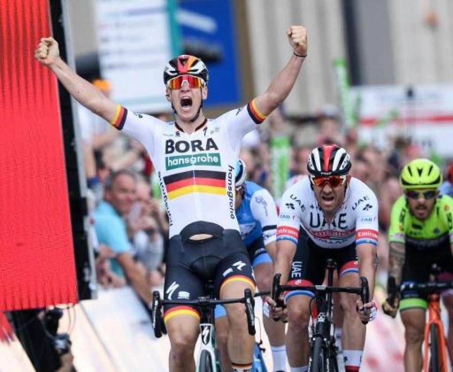 Pascal Ackermann sprint naar de zege in Giro, Roglic blijft leider