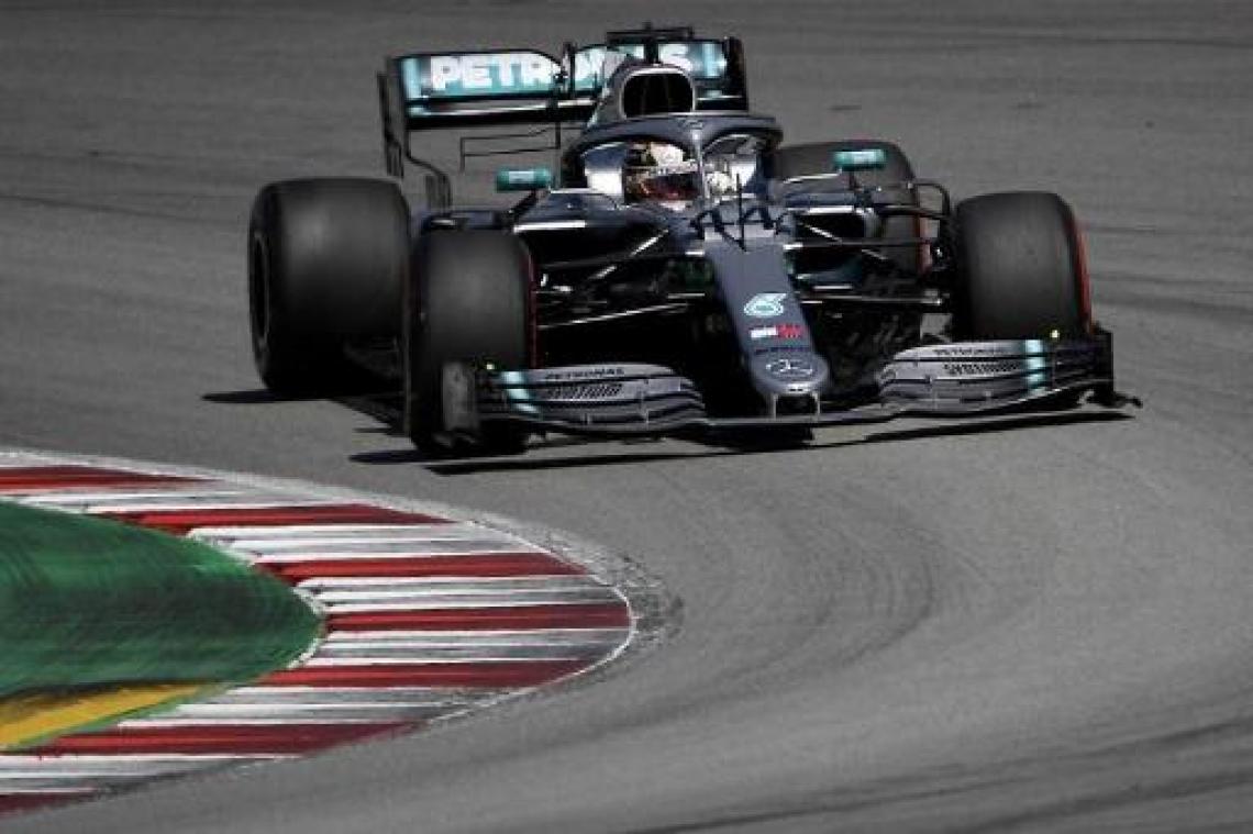 Lewis Hamilton neemt WK-leiding over na zege in Spanje