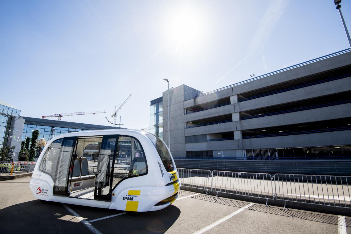 Zelfrijdende bus rijdt eerste meters op Brussels Airport