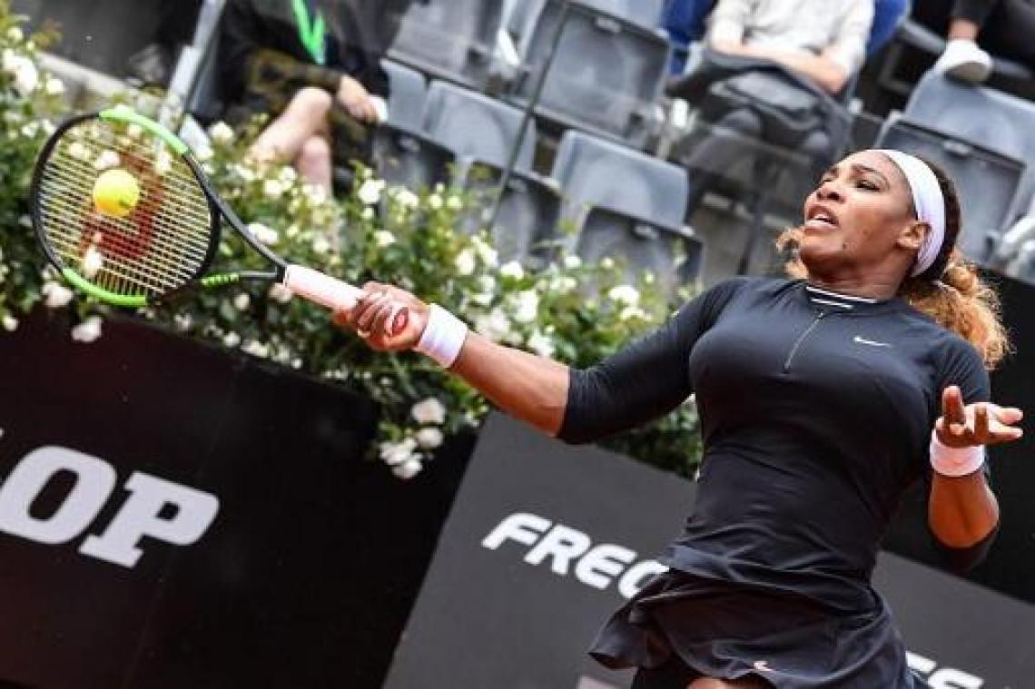 Serena Williams wint eerste gravelmatch en wacht Mertens op