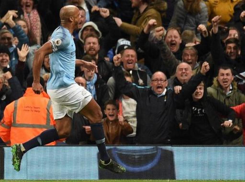 Vincent Kompany scoort Doelpunt van het Jaar in Engeland