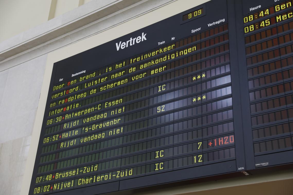 NMBS past dienstregeling rest van dag aan na brand in Brussel