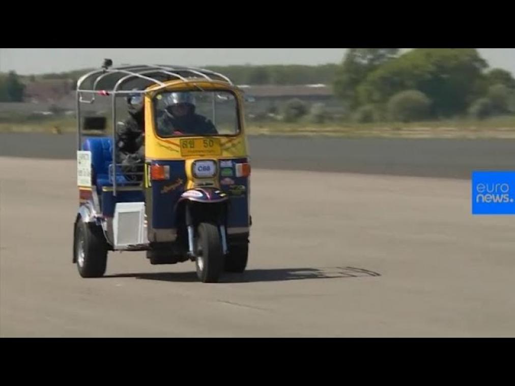 VIDEO. Deze Britse tuktuk is de snelste ter wereld