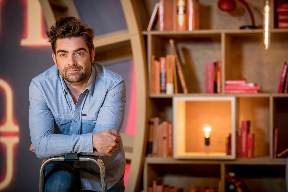 Pedro Elias scheert haar af om zieke zoontje te steunen