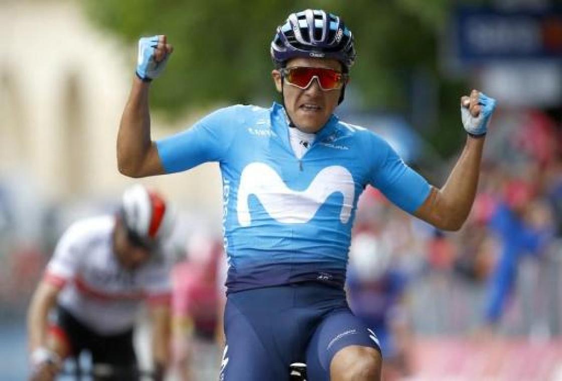 Carapaz sprint bergop naar ritzege in Giro