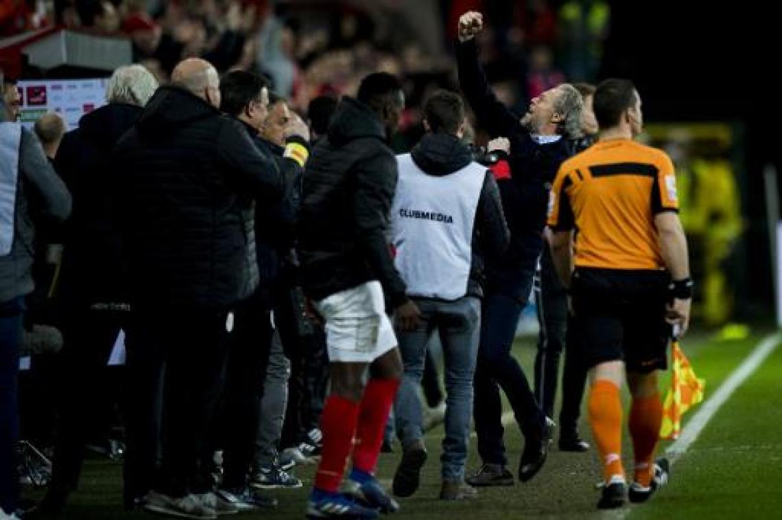 Jupiler Pro League - Antwerp krijgt 5.000 euro boete voor bierbekers richting Preud'homme