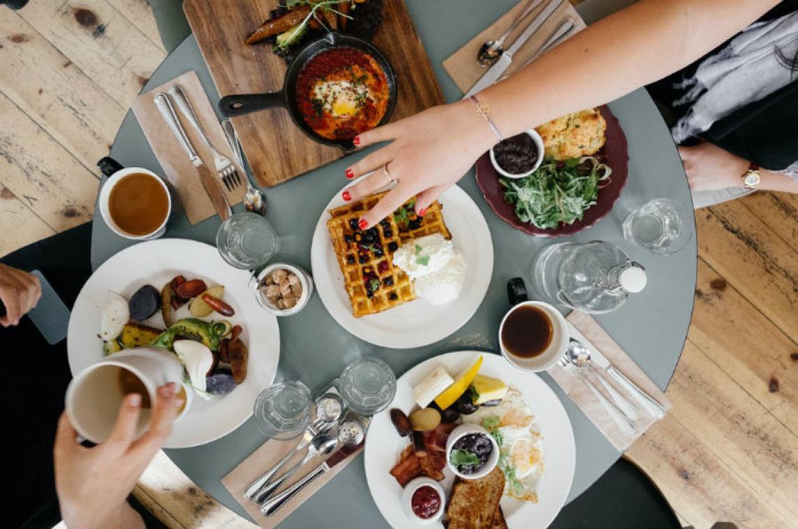 BIZAR. Naar dit restaurant moet je je eigen tafel meebrengen