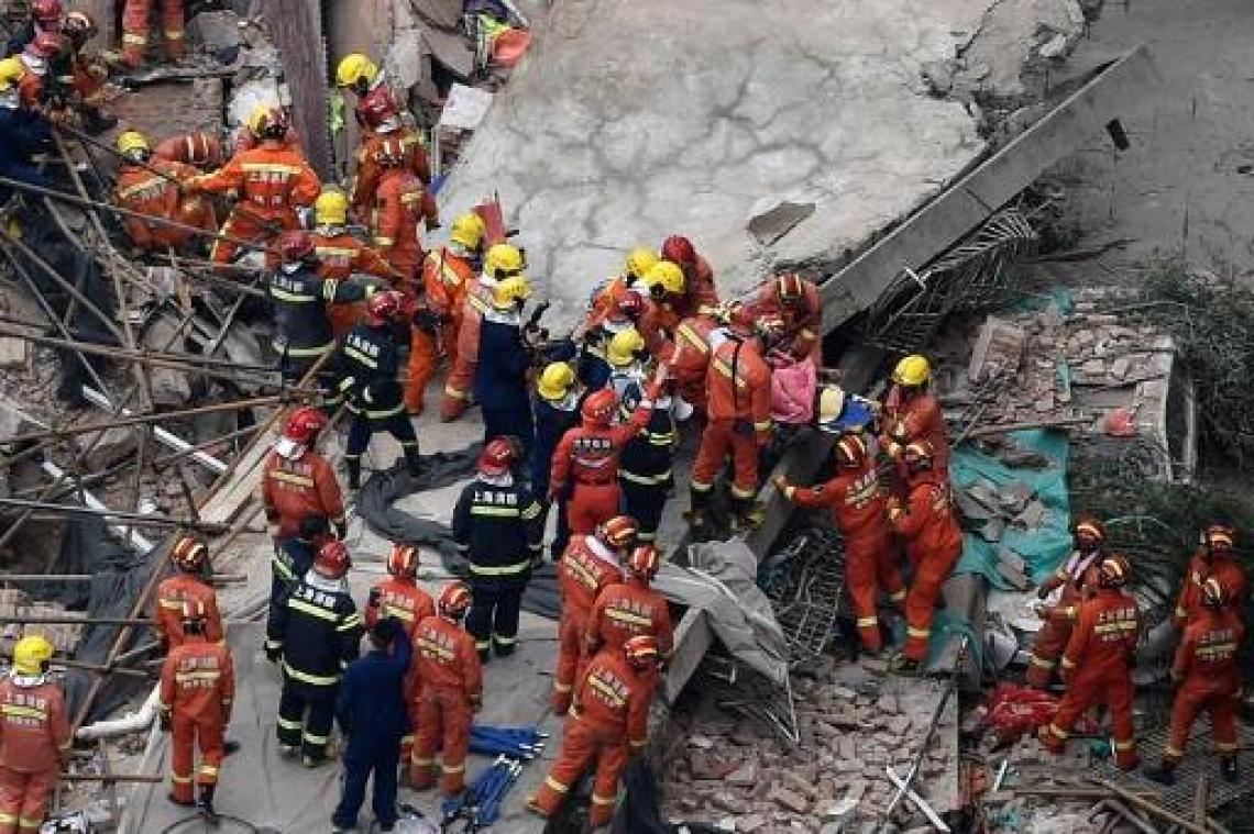 Zeker vijf doden door instorting gebouw in het centrum van Shanghai