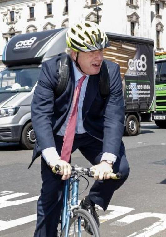 Boris Johnson bevestigt dat hij kandidaat is om May op te volgen