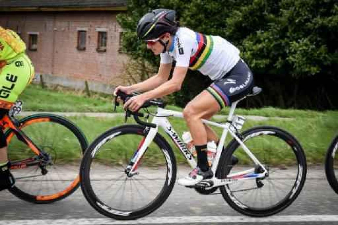 Wereldkampioene Elizabeth Armitstead pakt zege in Ronde van Vlaanderen bij de vrouwen