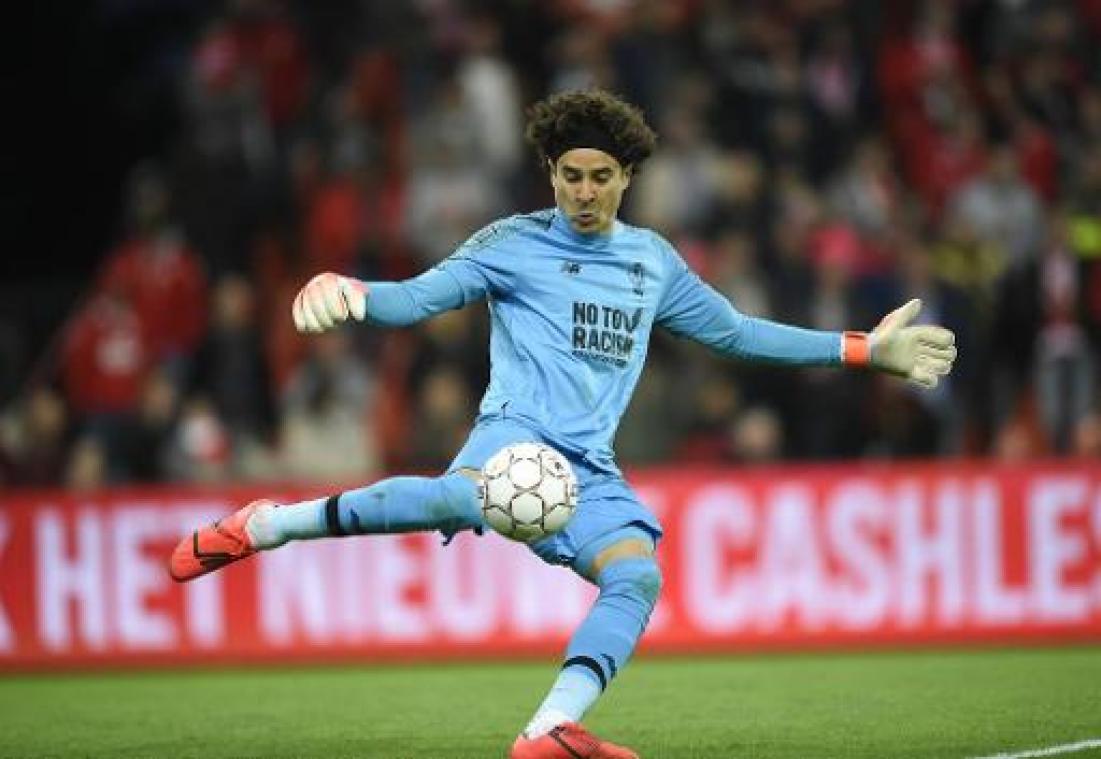 Jupiler Pro League - Doelman Guillermo Ochoa vindt het na seizoen moment om Standard te verlaten