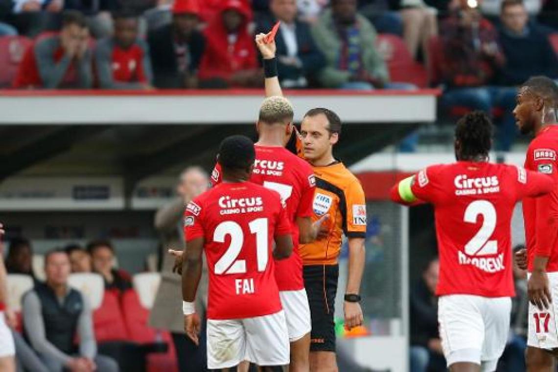 Collins Fai (Standard) riskeert drie speeldagen schorsing