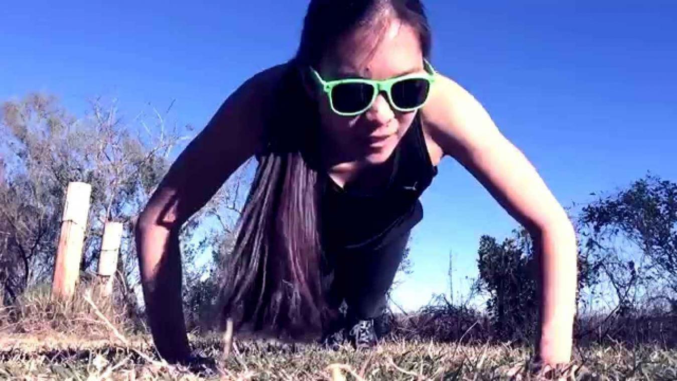 Meisje doet 100 dagen push-ups voor #giveit100