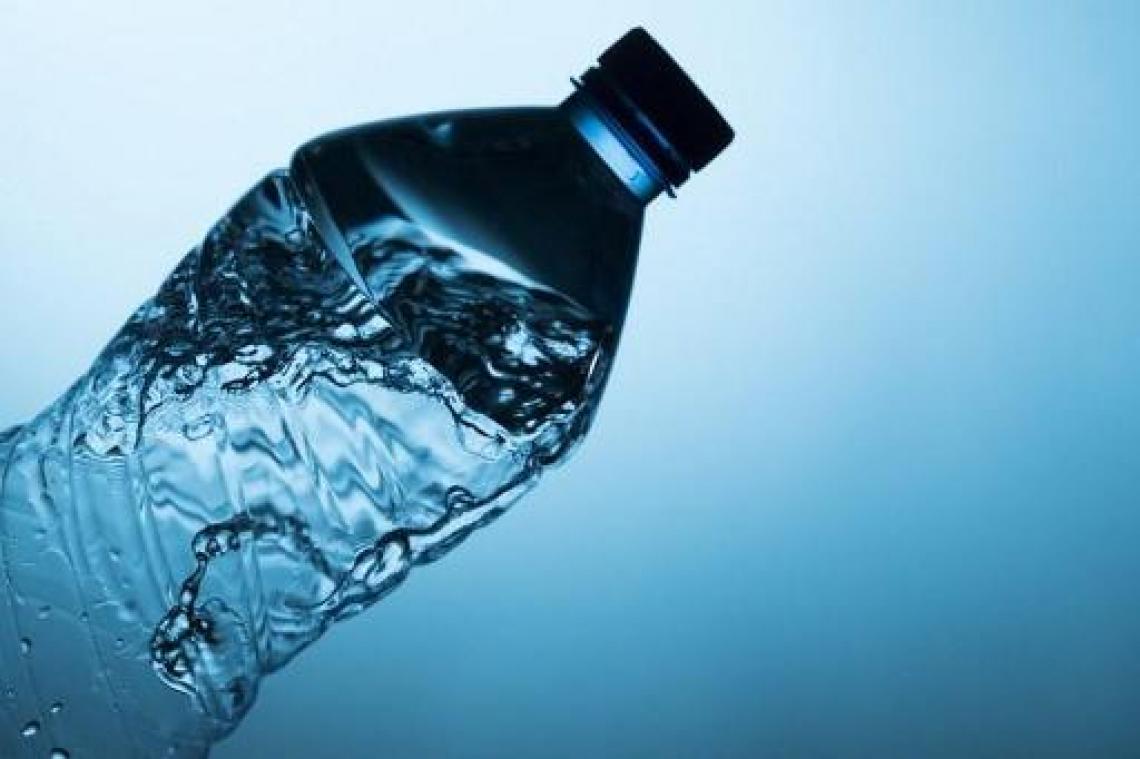 Mei Plasticvrij protesteert tegen gebruik plastic wegwerpflesjes bij 20 km door Brussel