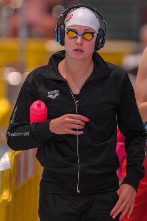 Fanny Lecluyse zwemt olympisch minimum op 200m school