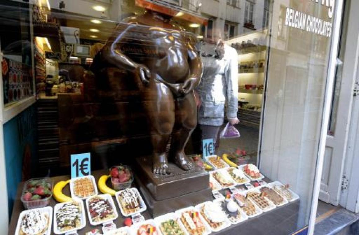 Afrikaans Manneken Pis plast melk voor eerlijke melkprijs