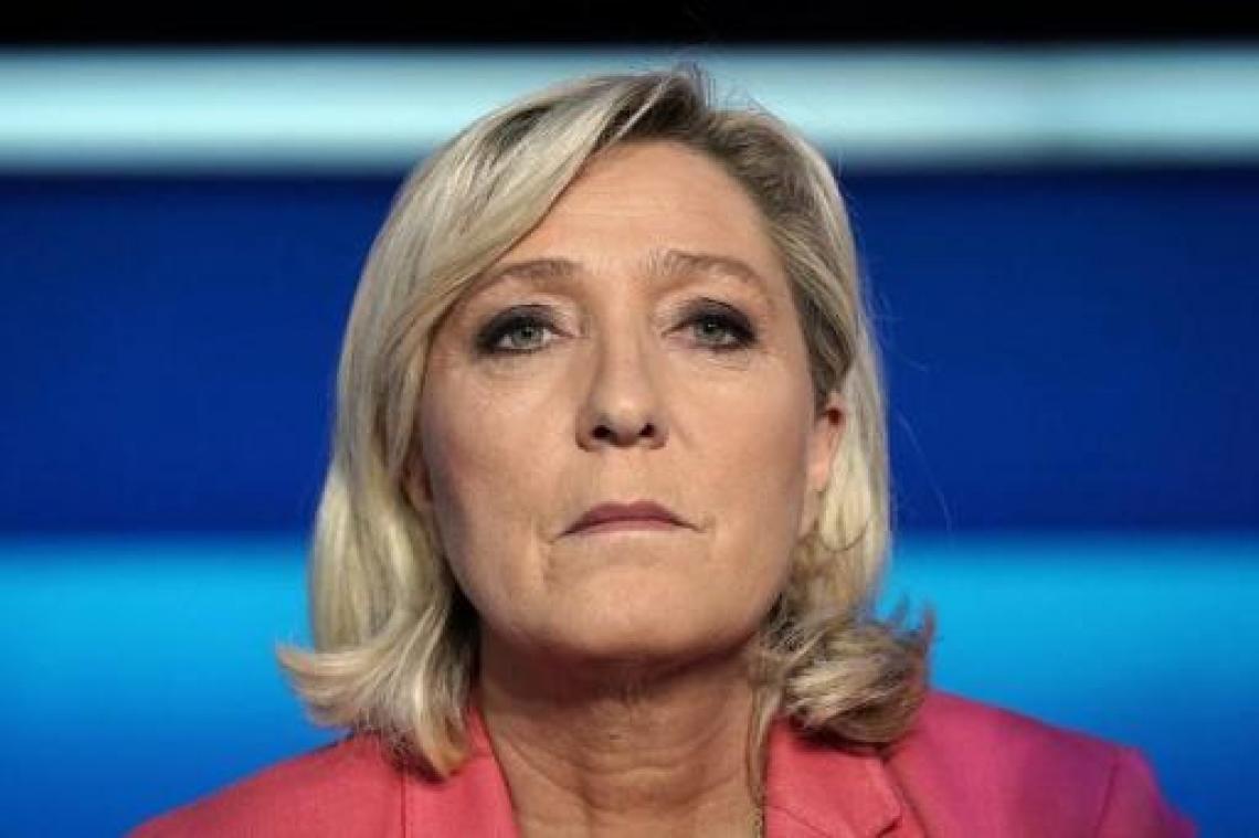 Le Pen moet Europees parlement 300.000 euro terugbetalen in zaak rond valse medewerkster