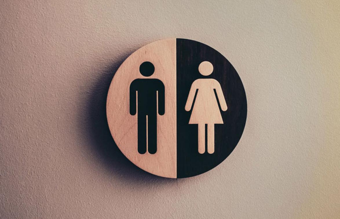 Toiletpapier op de wc-bril leggen? GEEN goed idee!