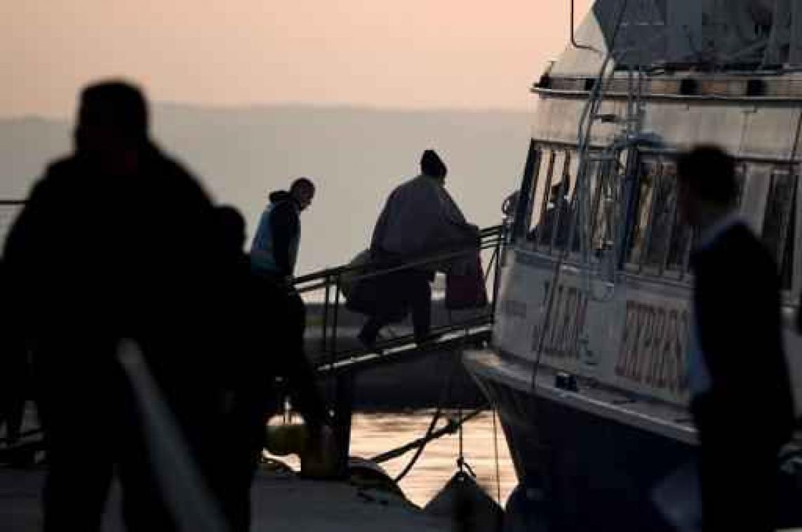 Vluchtelingenwerk Vlaanderen noemt terugkeerbeleid "illegale deportaties"