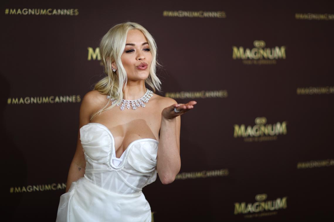 Koerier vergeet 3,5 miljoen euro aan juwelen voor Rita Ora in vliegtuig