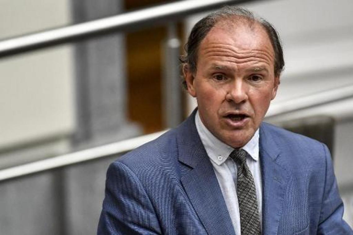 Muyters wil 45.000 AI-opleidingen per jaar