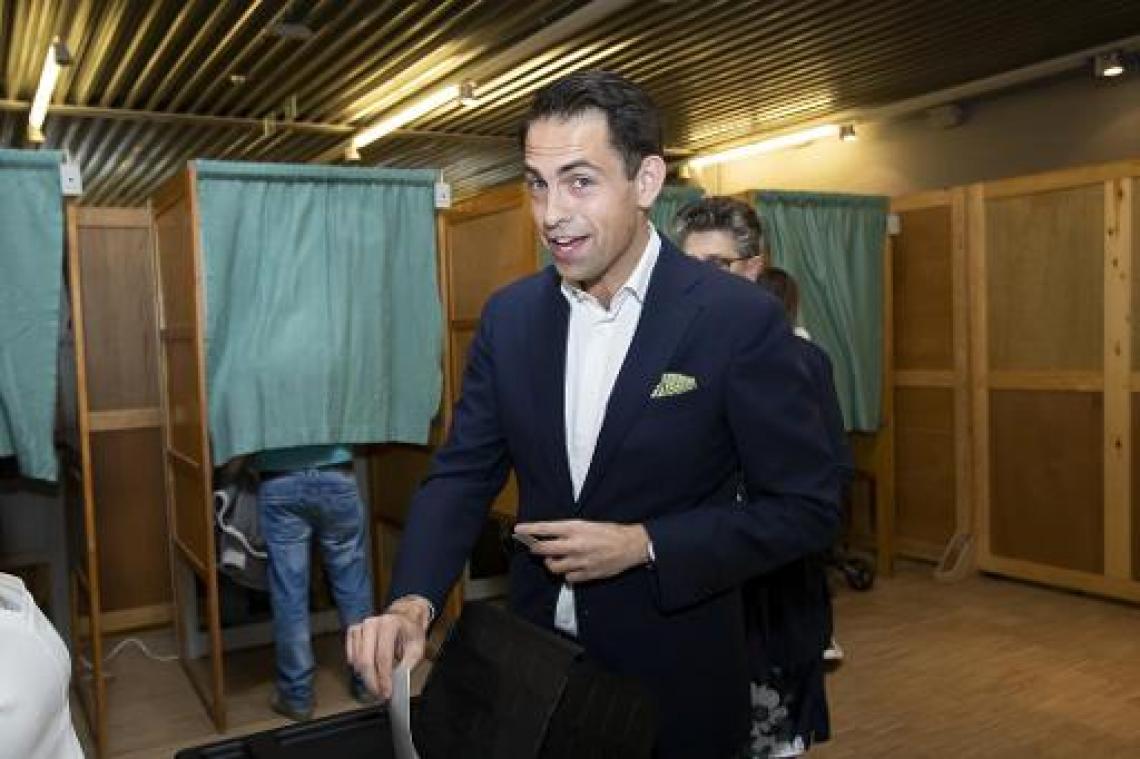 Tom Van Grieken (Vlaams Belang) brengt stem uit in Schoten