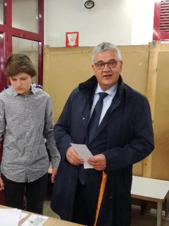 Lijsttrekker Steven Vandeput (N-VA) bij eerste Hasseltse kiezers