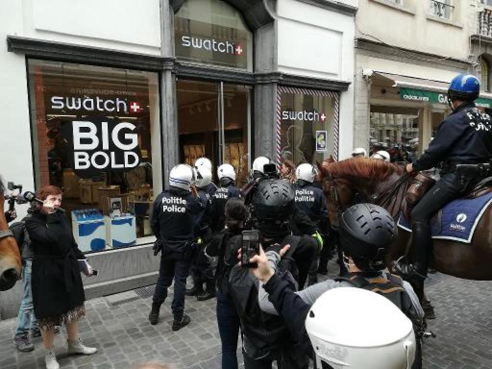 Politie arresteert gele hesjes rond Grote Markt in Brussel